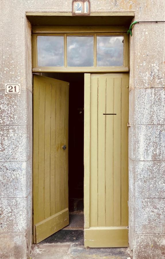 Joli Studio A Deux Pas Du Chateau Et Du Centre Витре Экстерьер фото